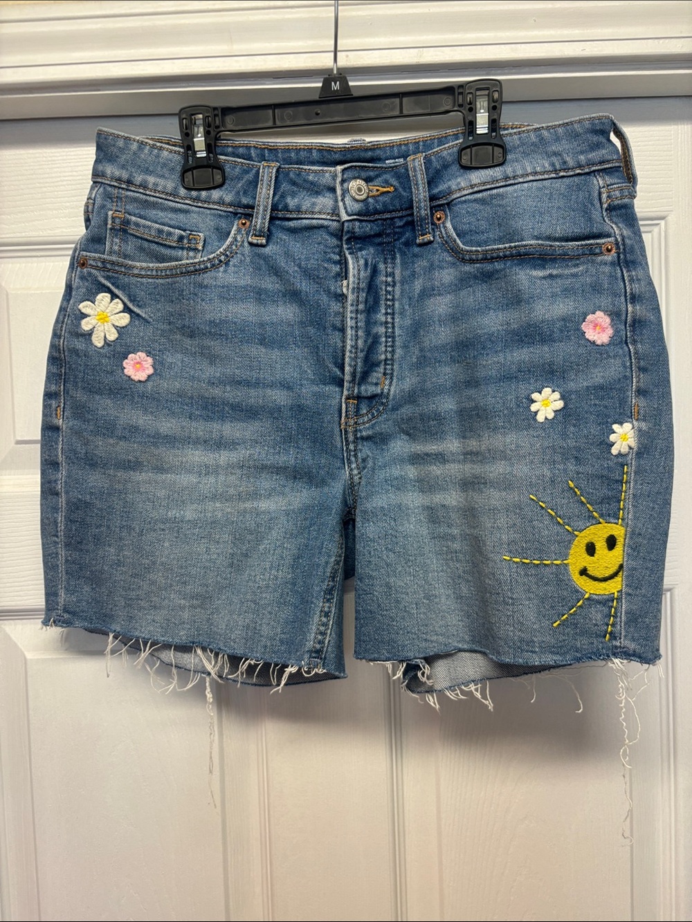Old Navy Embroidered Daisy & Smiley Face Sun Denim Shorts - Blue Sz 8
